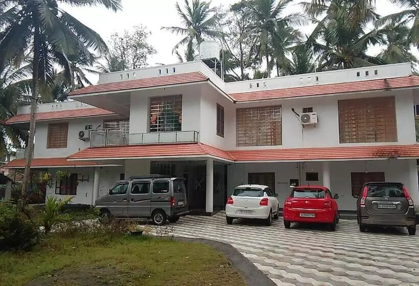 ベッドアンドブレックファースト Somatheertham Panchakarma Resort