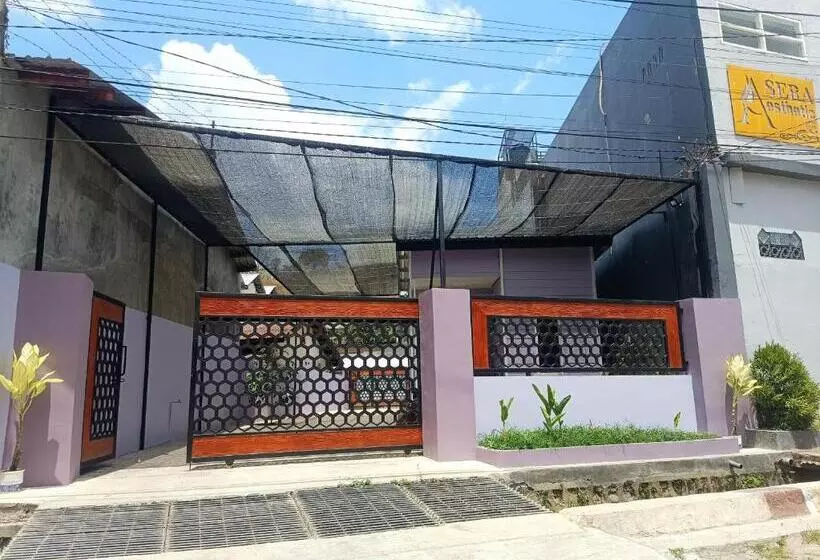 ホテル Capital O 93118 Asera Homestay