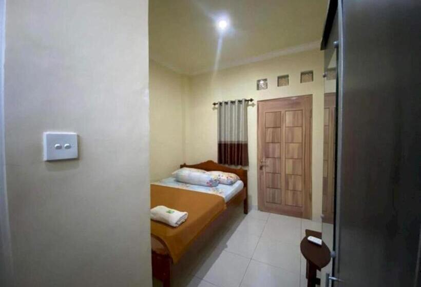 בית מלון כפרי Capital O 93124 Lombok Northis Homestay