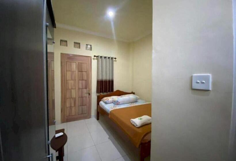 בית מלון כפרי Capital O 93124 Lombok Northis Homestay