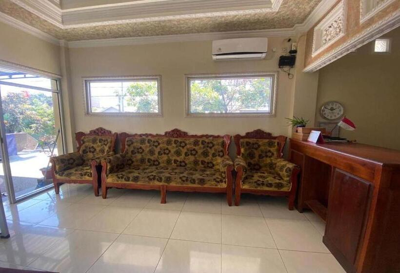 בית מלון כפרי Capital O 93124 Lombok Northis Homestay