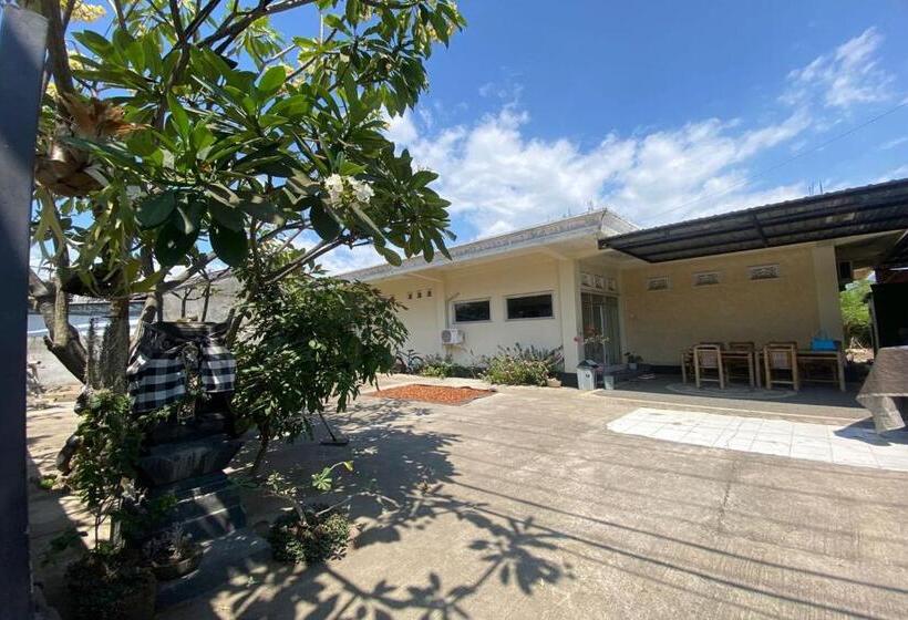 בית מלון כפרי Capital O 93124 Lombok Northis Homestay