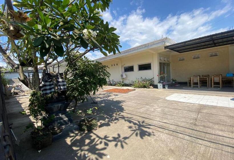 בית מלון כפרי Capital O 93124 Lombok Northis Homestay