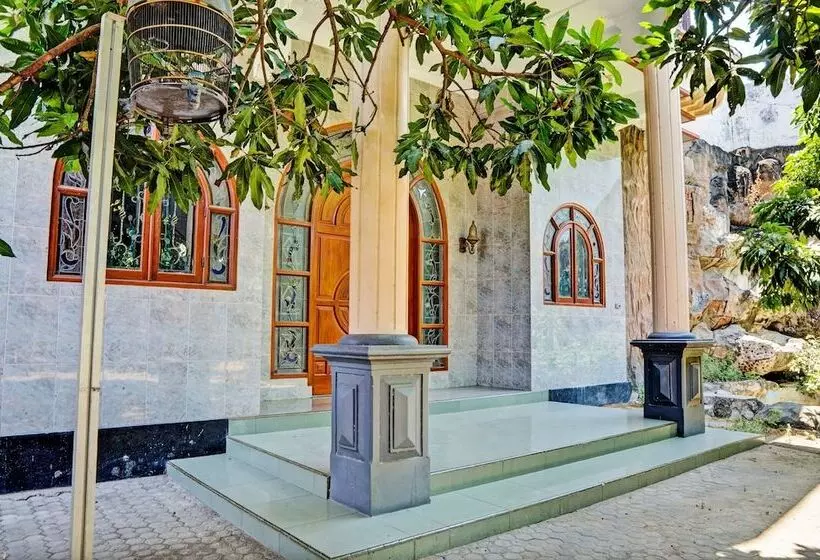 Hotelli Spot On 93144 Homestay H. Syarif Syariah   Bandar Gresik 2