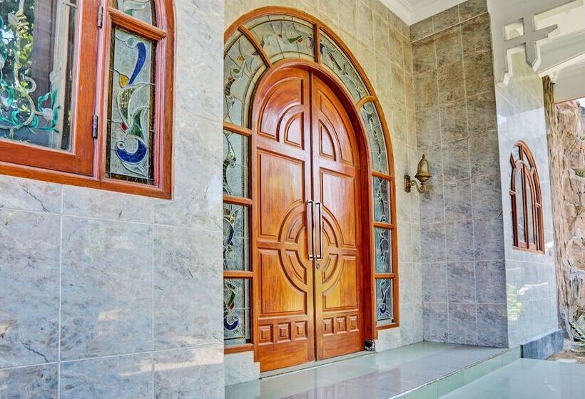 Отель Spot On 93144 Homestay H. Syarif Syariah Bandar Gresik 2