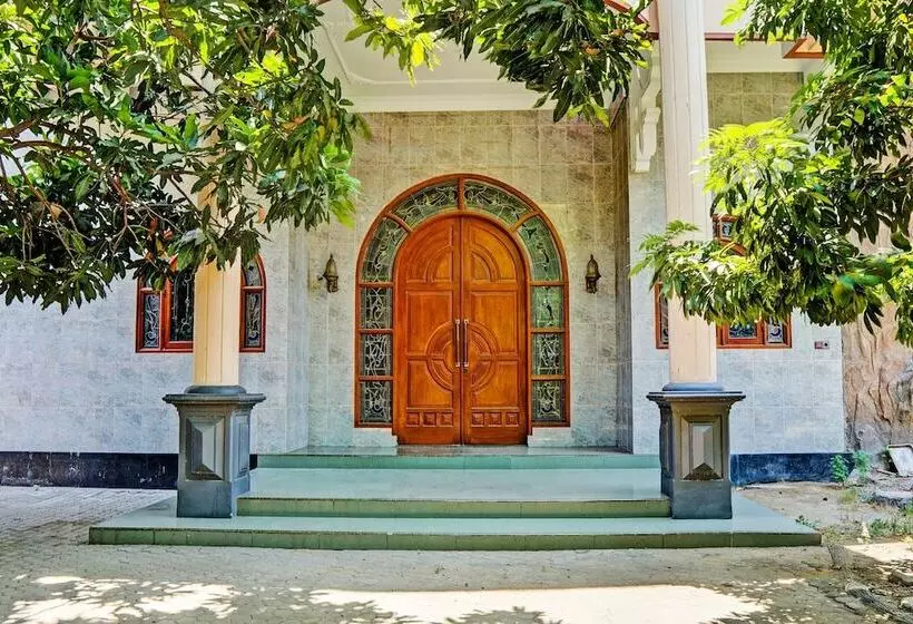 Hotelli Spot On 93144 Homestay H. Syarif Syariah   Bandar Gresik 2