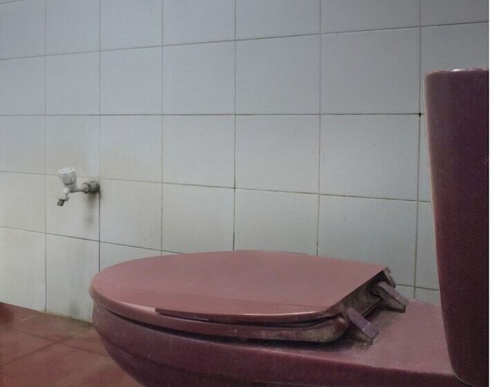 Отель Spot On 93144 Homestay H. Syarif Syariah Bandar Gresik 2