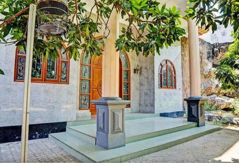 Hotelli Spot On 93144 Homestay H. Syarif Syariah   Bandar Gresik 2