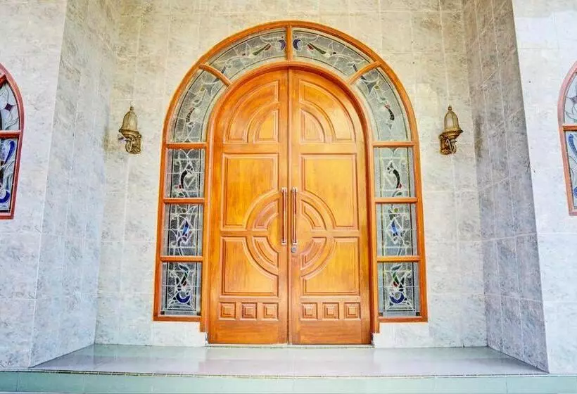 Hotelli Spot On 93144 Homestay H. Syarif Syariah   Bandar Gresik 2