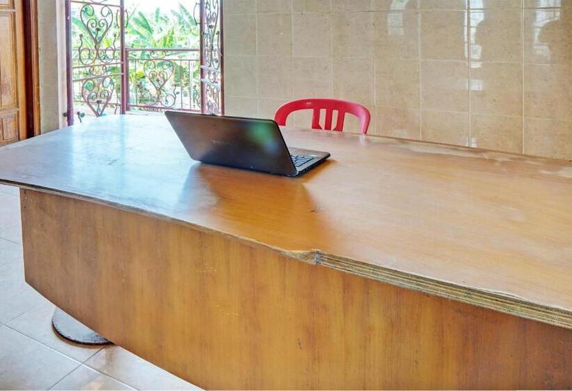 Отель Spot On 93144 Homestay H. Syarif Syariah Bandar Gresik 2