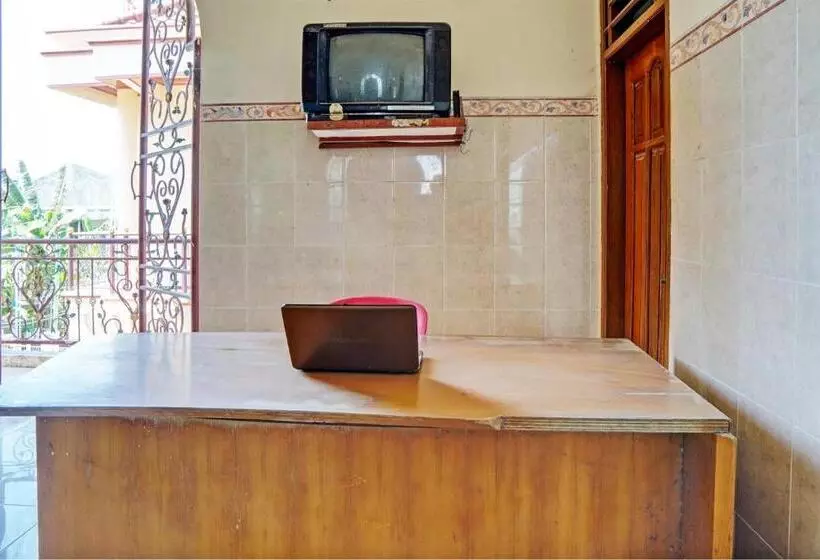 Hotelli Spot On 93144 Homestay H. Syarif Syariah   Bandar Gresik 2