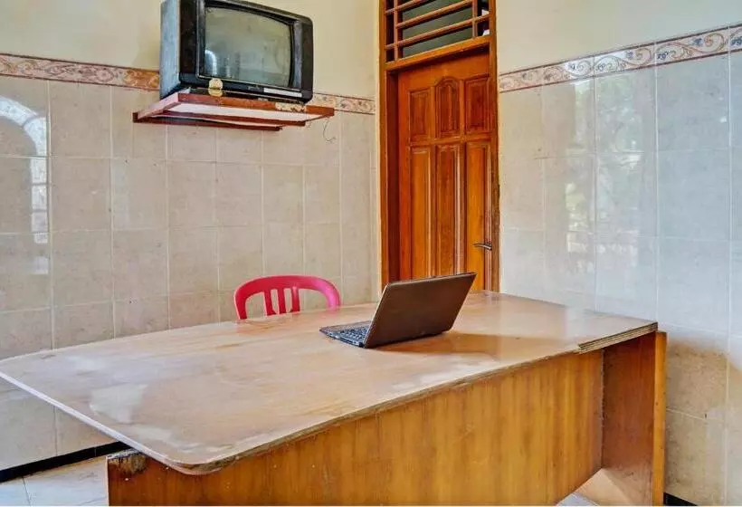 Hotelli Spot On 93144 Homestay H. Syarif Syariah   Bandar Gresik 2