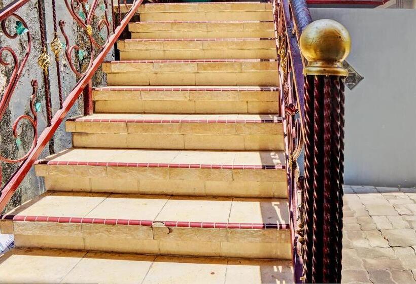 Отель Spot On 93144 Homestay H. Syarif Syariah Bandar Gresik 2