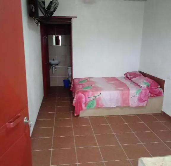 پانسیون Hostal El Caracol