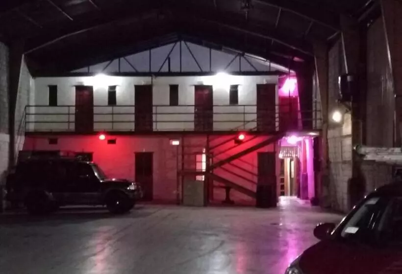 پانسیون Hostal El Caracol