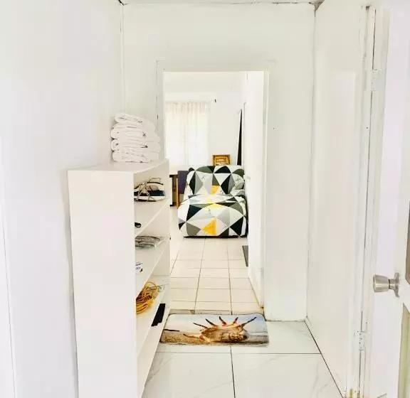 ペンション Tonga Cottage   Private Rooms With Shared Facilities