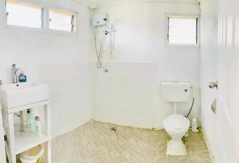 ペンション Tonga Cottage   Private Rooms With Shared Facilities