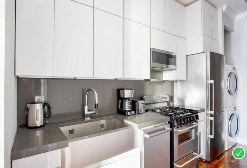 Stunning Views Of Manhattan