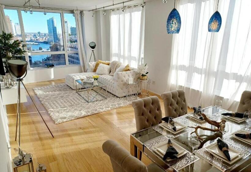 Stunning Views Of Manhattan