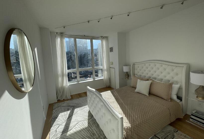 Stunning Views Of Manhattan