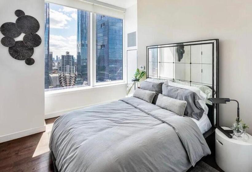 Stunning Views Of Manhattan