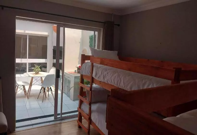 Retkeilymaja Serenity Shores Backpackers