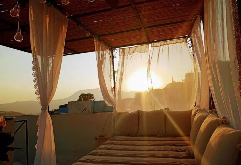 تختخواب و صبحانه Dar Sbaa