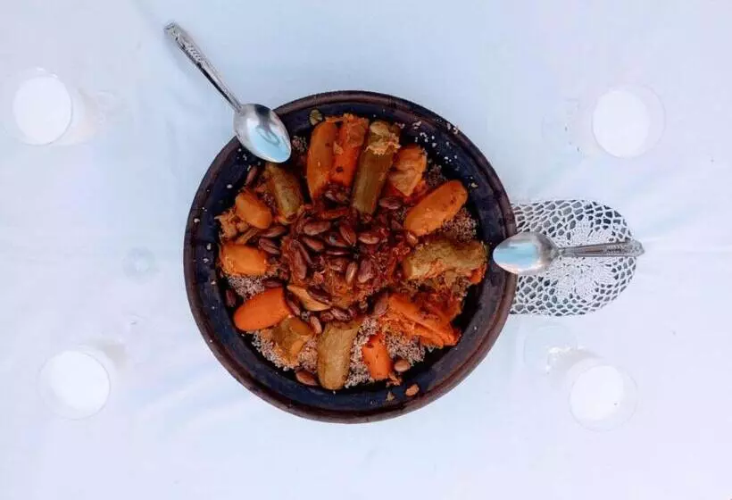تختخواب و صبحانه Dar Sbaa