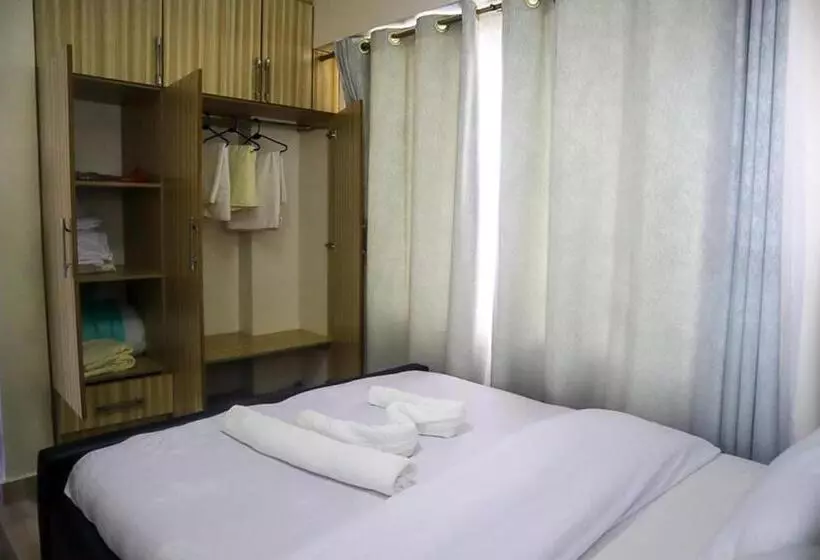 Cosy Flamingo Furnished Apartments