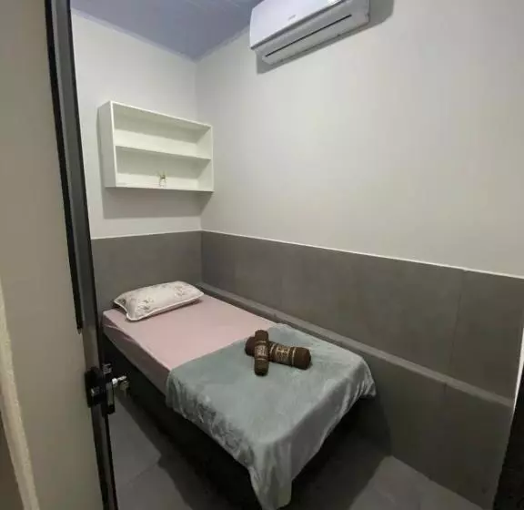 カプセルホテル Hostel Araxá