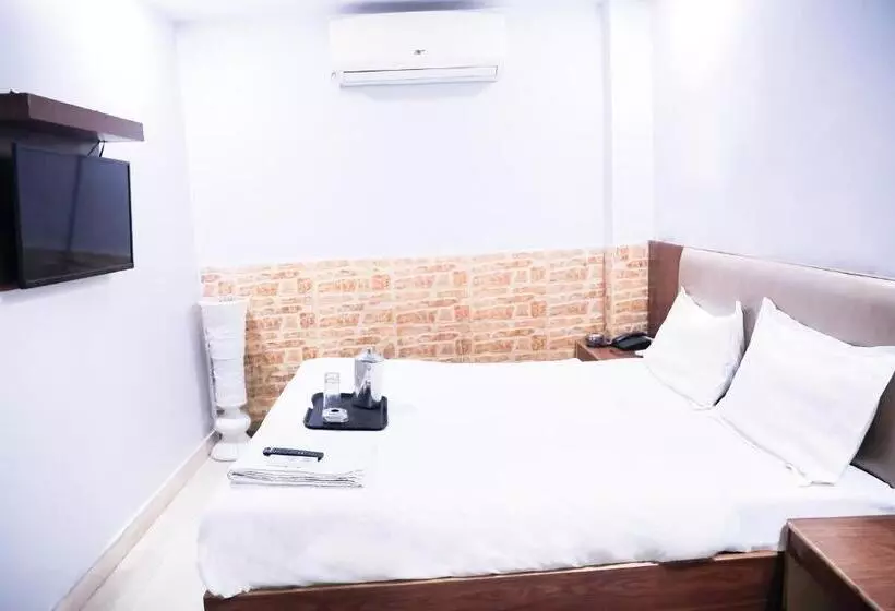 Hotelli Roomshala 127 Mannat Stay