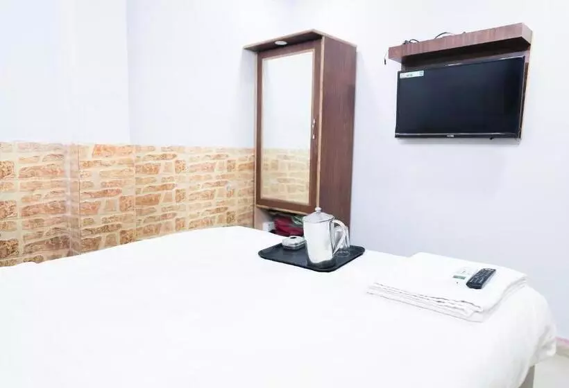 Hotelli Roomshala 127 Mannat Stay