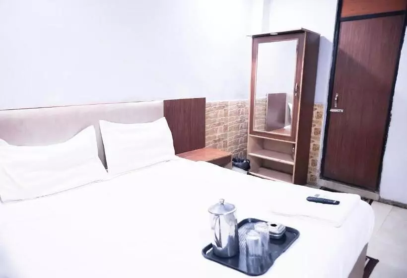 Hotelli Roomshala 127 Mannat Stay