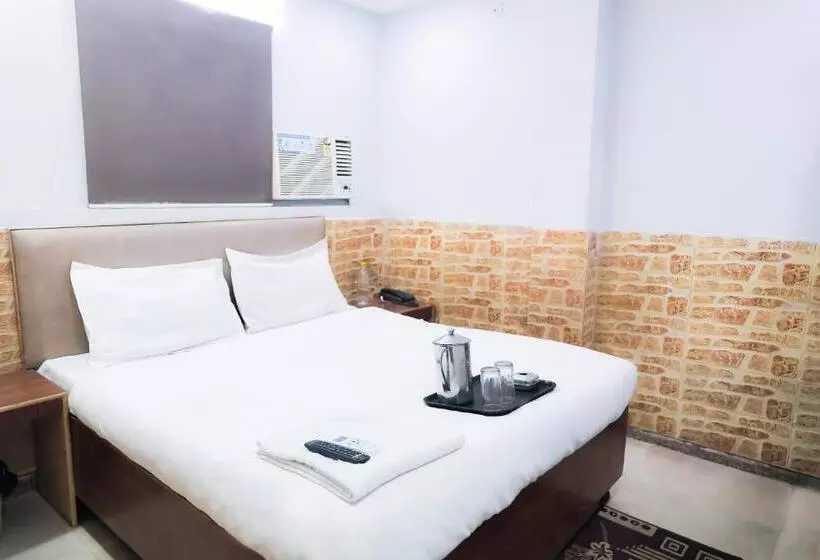 Hotelli Roomshala 127 Mannat Stay