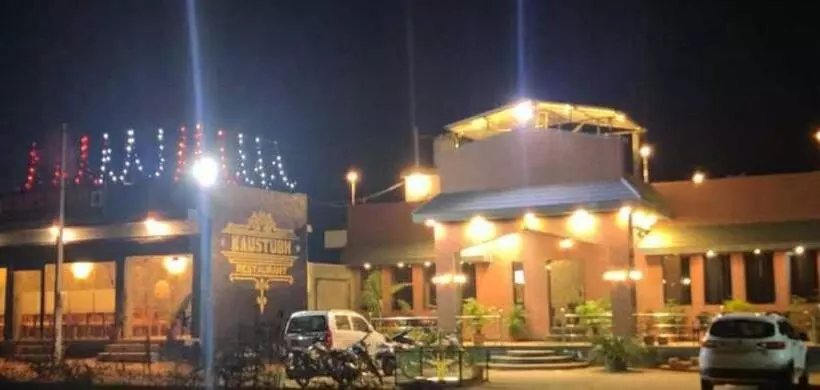 ホテル Oyo Kaustubh Restaurant And Lodge