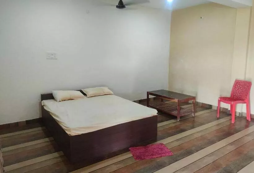ホテル Oyo Kaustubh Restaurant And Lodge