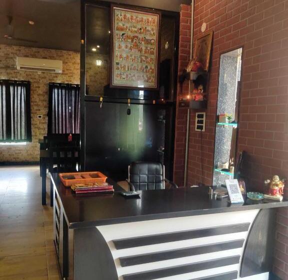 Отель Oyo Kaustubh Restaurant And Lodge