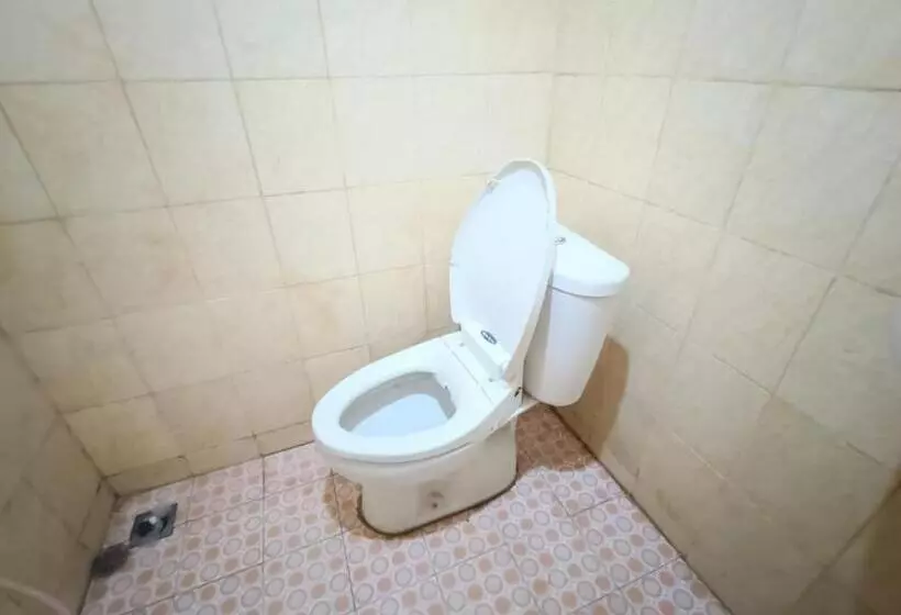 Hotelli Reddoorz Syariah Near Rumah Sakit Umum Wisata Uit