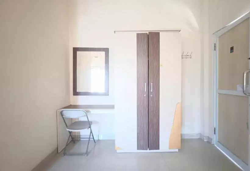 Hotelli Reddoorz Syariah Near Rumah Sakit Umum Wisata Uit