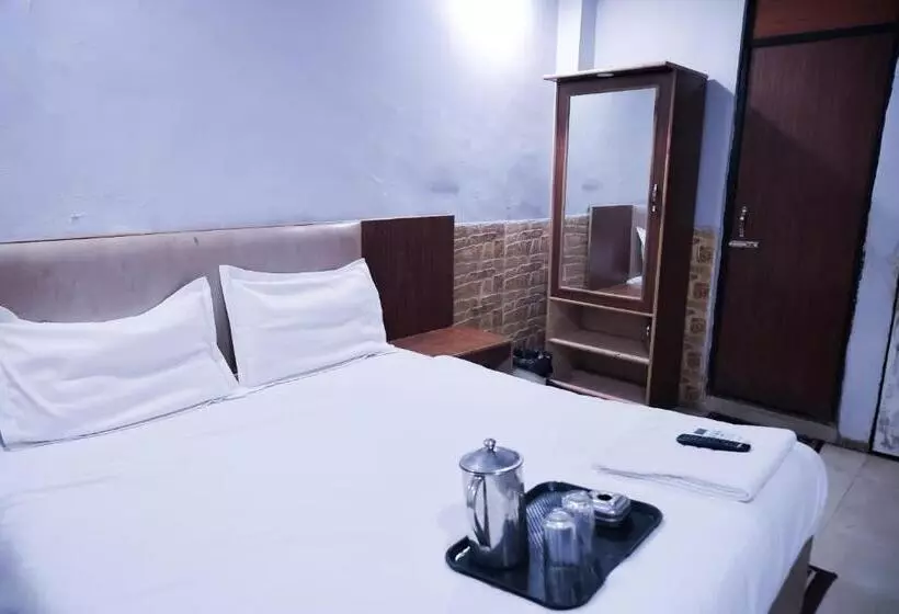 Hotelli Roomshala 127 Mannat Stay