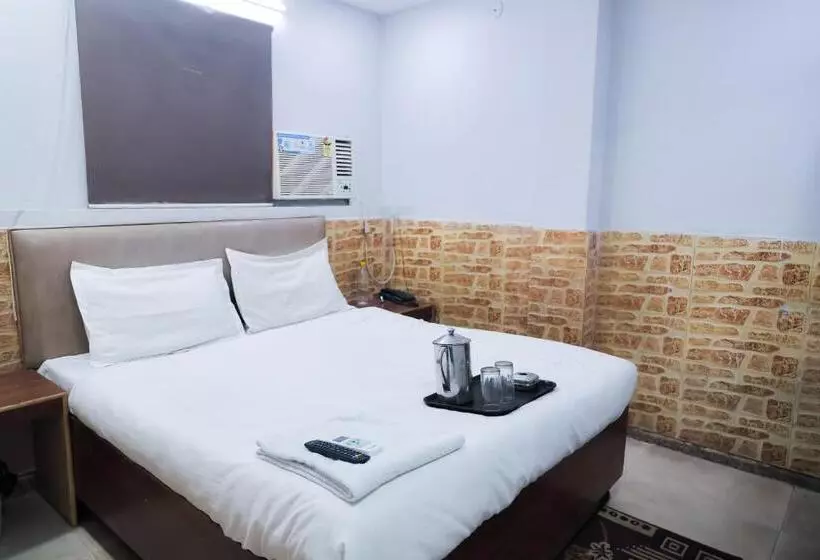 Hotelli Roomshala 127 Mannat Stay