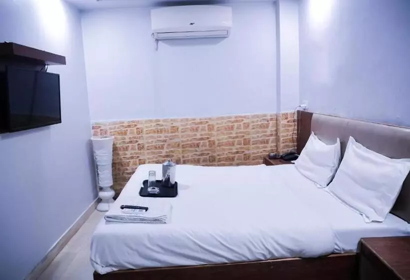 Hotelli Roomshala 127 Mannat Stay