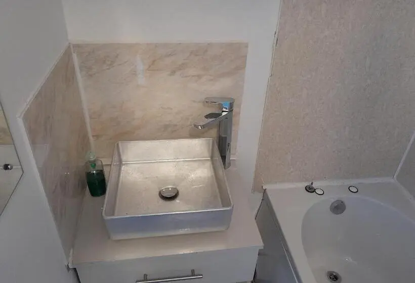 ペンション Budget Loft Room, Shared Guest House By University R10