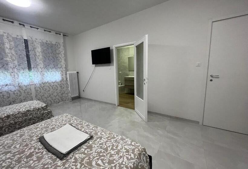 Pensió Casa Roma Rooms&apartments