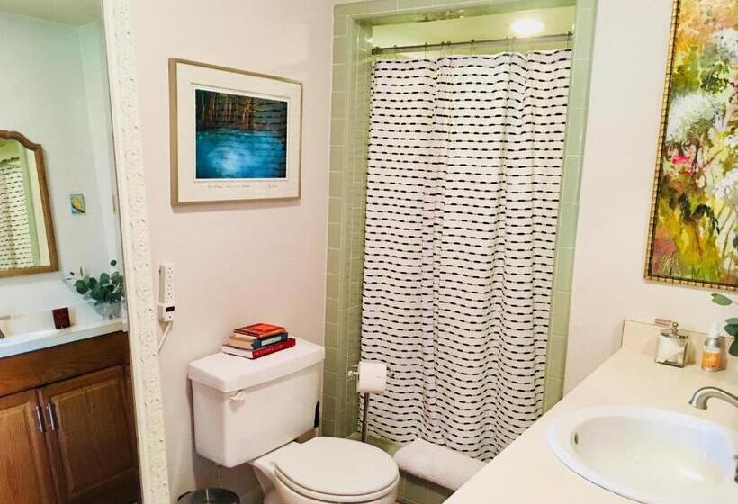 Пансион Little Cypress Cozy Suite