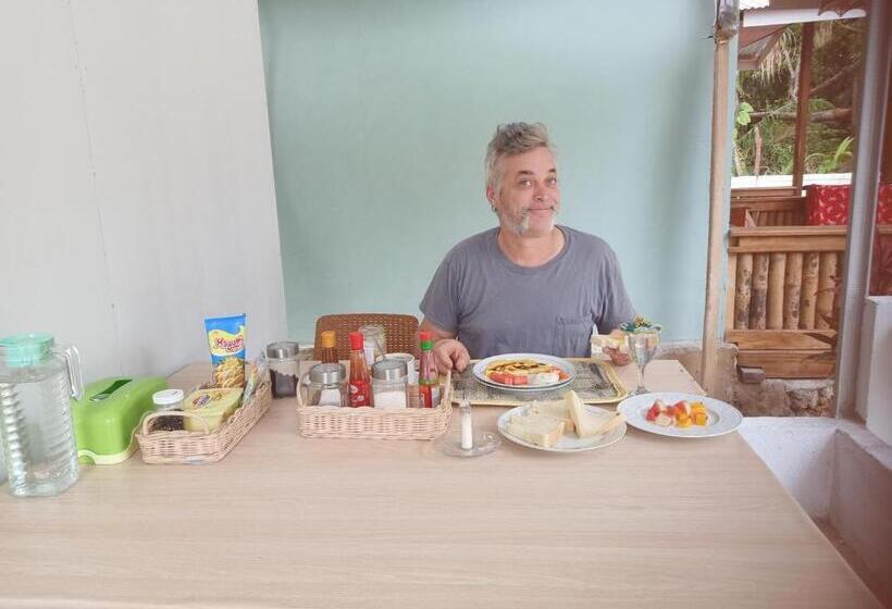 פנסיון Renata Cottages