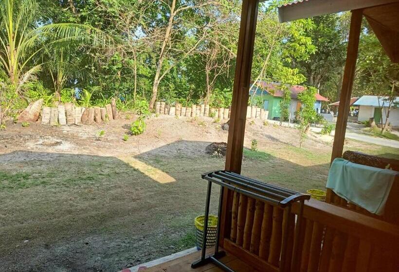 פנסיון Renata Cottages