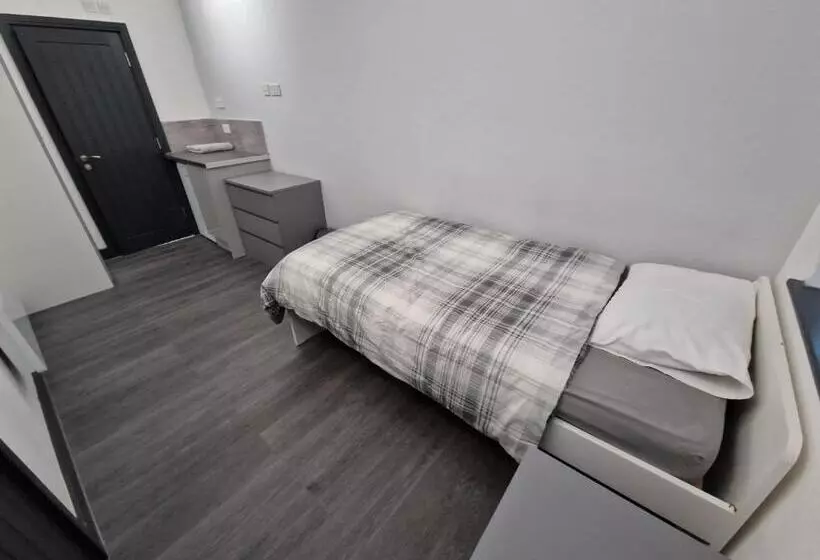ペンション Room On Southall High Street