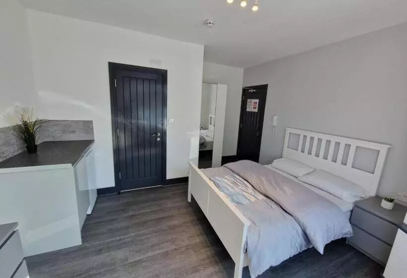 ペンション Room On Southall High Street