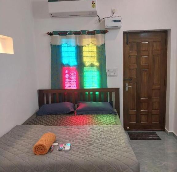 Пансион Tree Shadow Homestay &room S Near By Beach